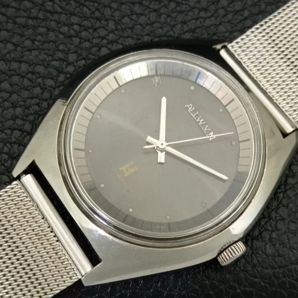 Vintage 1970 Allwyn Manual Mens Silver Watch W/Metal Strap & Silver accents